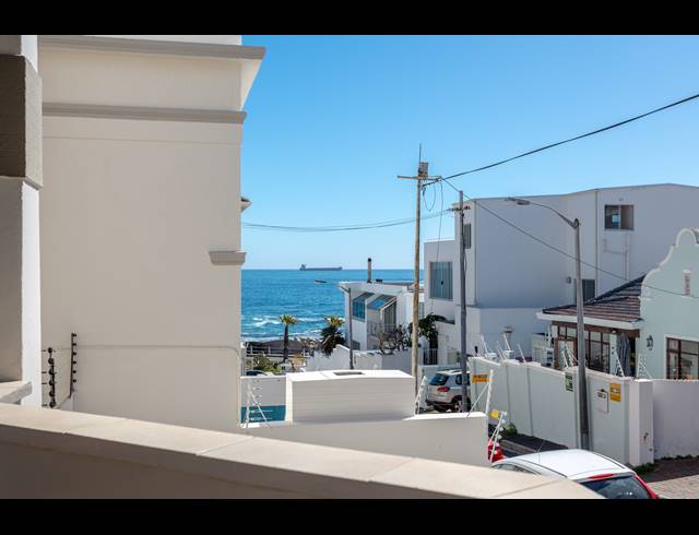 2 BEDROOM APARTMENT RENTED IN BANTRY BAY